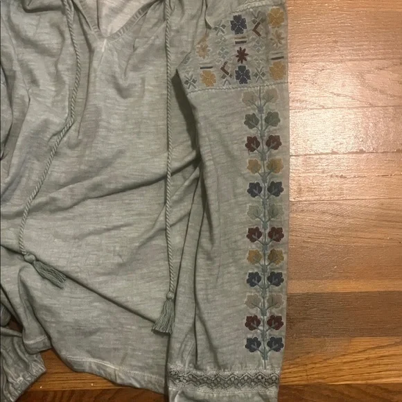 Sundance Light Green Embroidered Top - Picture 3 of 5